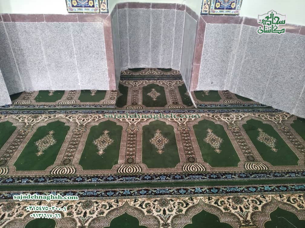 نصب فرش سجاده ای در مسجد امام رضا توسط پرسنل مجرب